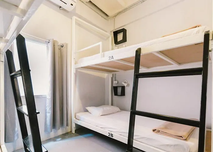 Nomad 호스텔 *